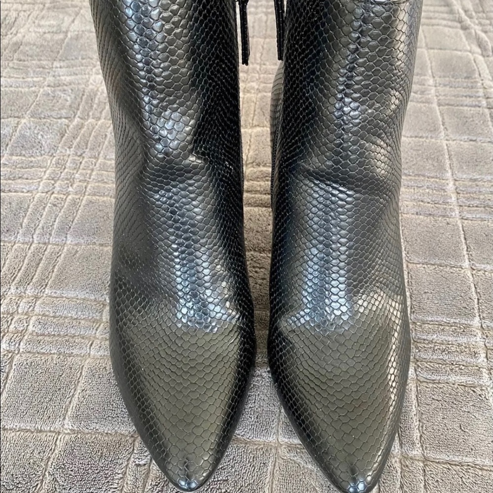 SCOOP booties size 7